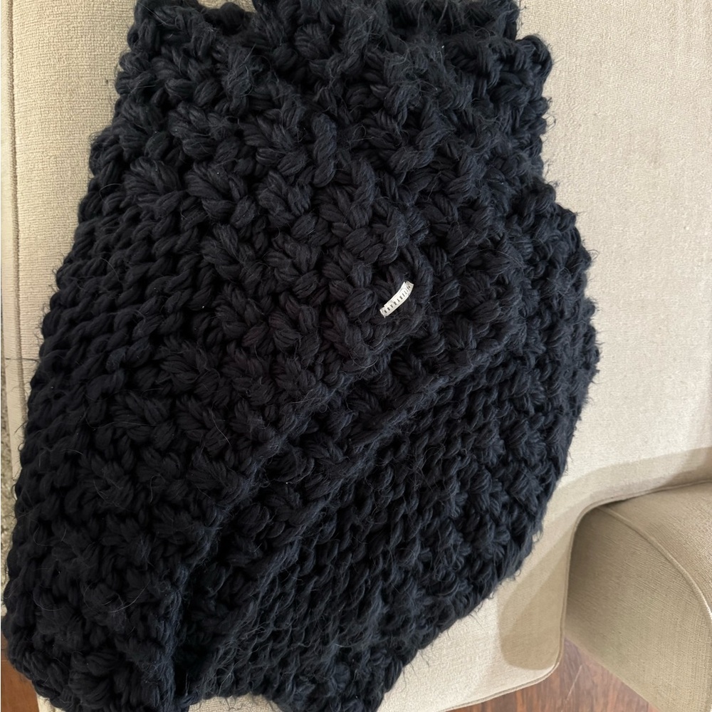 Pottery Barn chunky knitt blanket